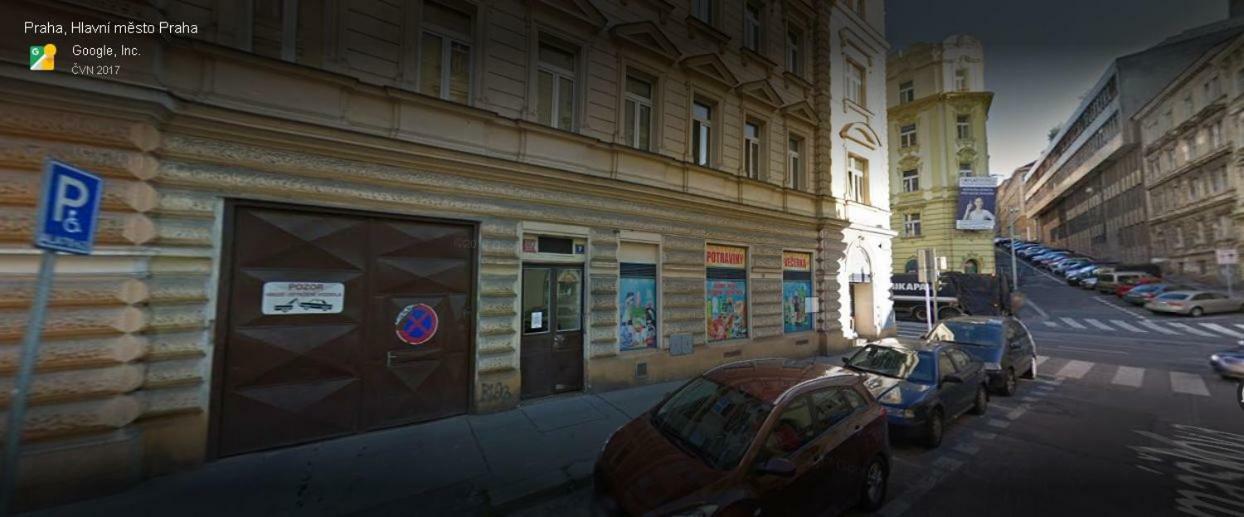 Flat 18 Minutes From Vaclavske Namesti * Praga